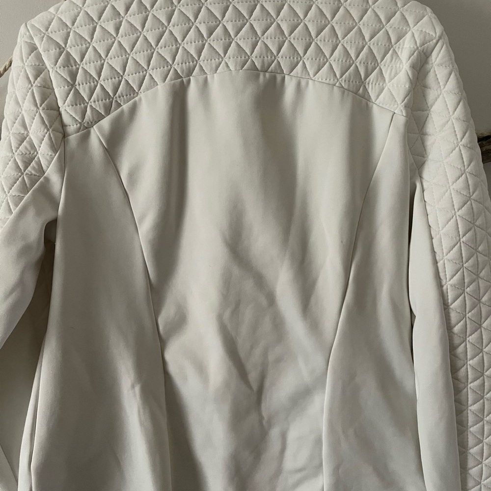 Avia White Quilted Blazer with Structured Fit
